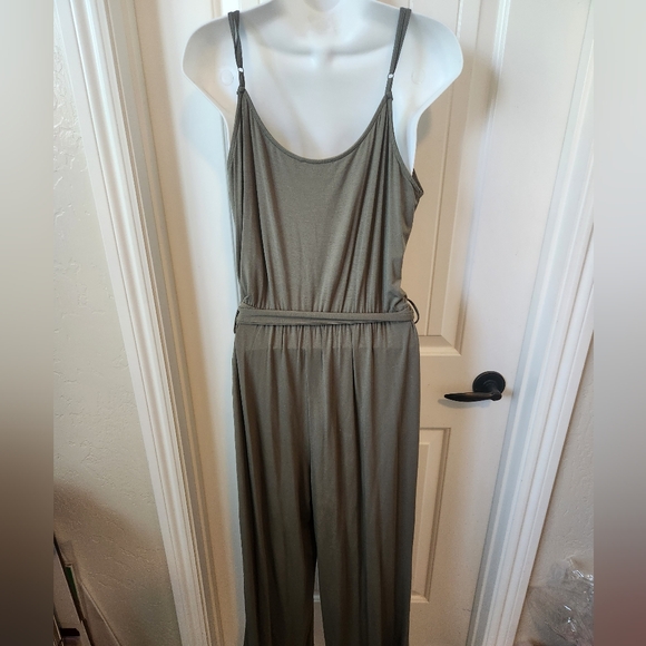 Becaal Sage Vneck Wrap Front Belted Jumpsuit Romper Size Large NWOT - Picture 3 of 8